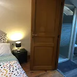בית נופש Maison De Avec Garage